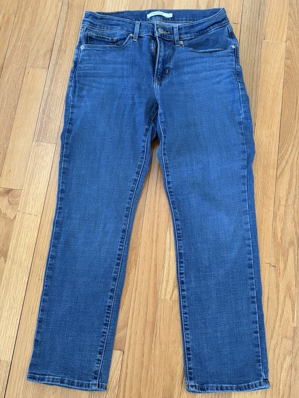 Levi's Women's Classic Straight Jeans, Size 4, Mid-Rise, Stretch, Pockets, 27x28